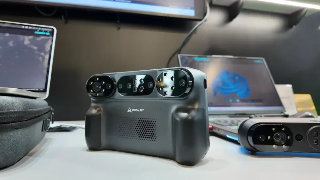 Creality Sermoon P1 3D Scanner on table