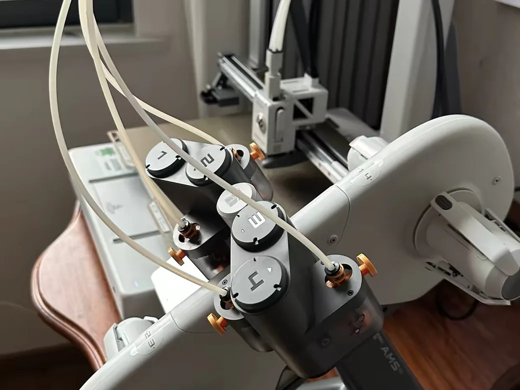 Bambu Lab A2L First Setup Guide: Unboxing to First Print (Without the Day-One Mistakes) 5 Bambu Lab AMS Lite with four filament spools and PTFE tubes routed to the A2L