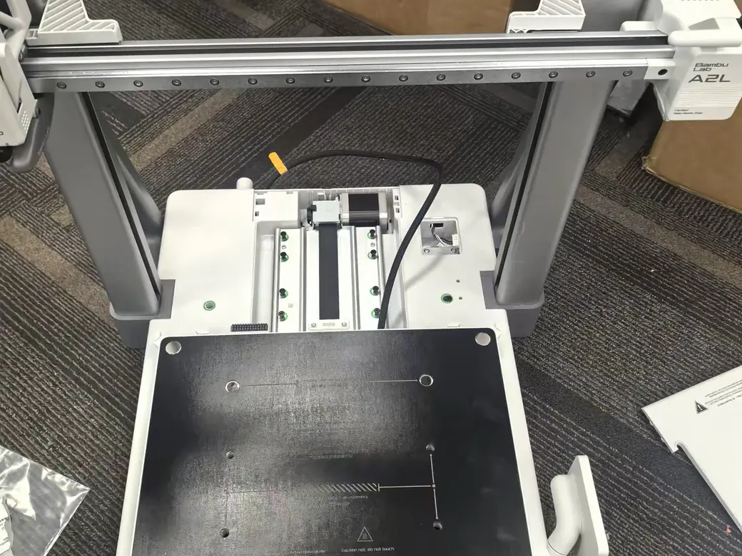 Bambu Lab A2L First Setup Guide: Unboxing to First Print (Without the Day-One Mistakes) 4 Bambu Lab A2L gantry partially assembled with the build plate ready to attach
