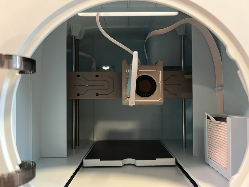 ugee Funbox 3D Printer Review: I Gave It to a 6-Year-Old for a Week 2 ugee funbox print chamber interior