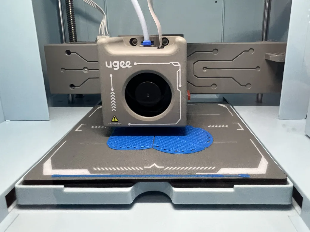 ugee Funbox 3D Printer Review: I Gave It to a 6-Year-Old for a Week 15 ugee funbox printing in progress